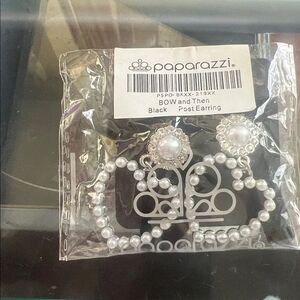 Paparazzi White Pearl Heart Earrings